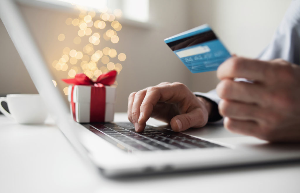 how to not overspend this holiday season online shopping